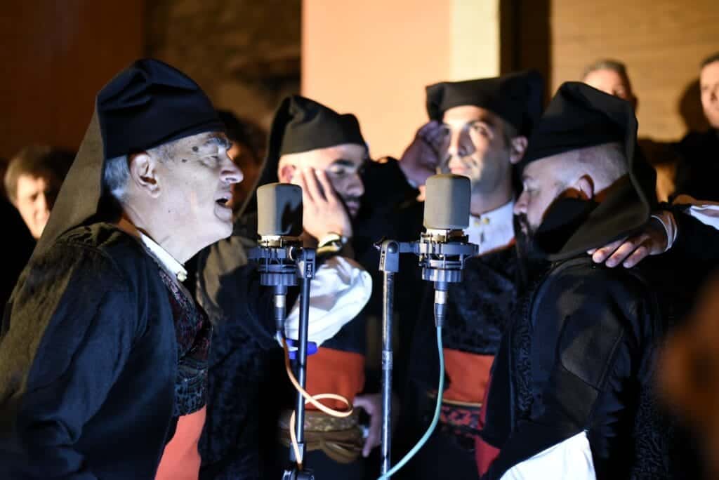 Coro ospite a Cantigos in Carrela foto Giovanna Manca