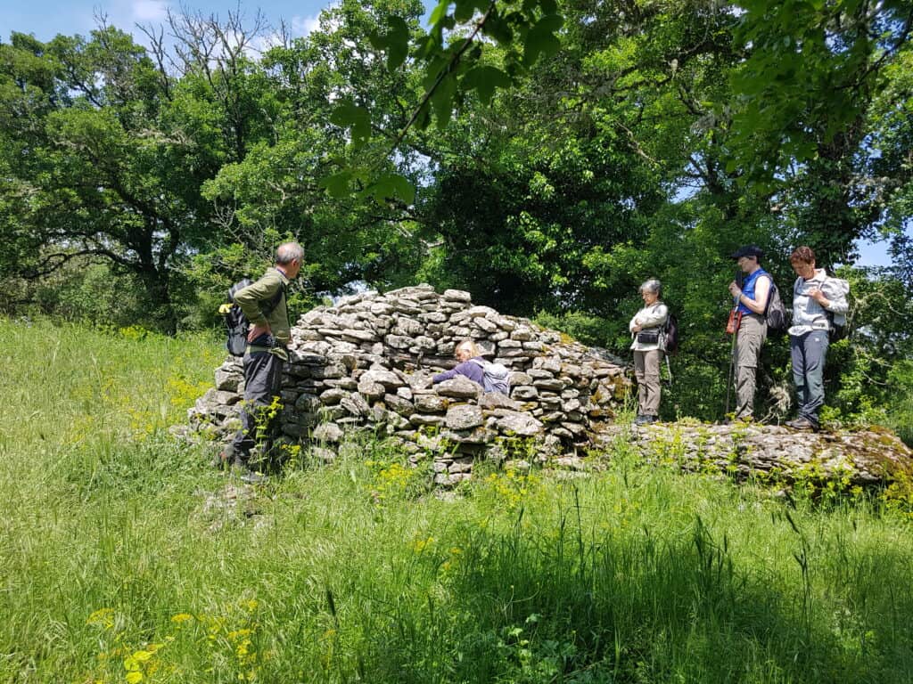 eco trekking vicino al bosco BOlotana Sardegna gruppo