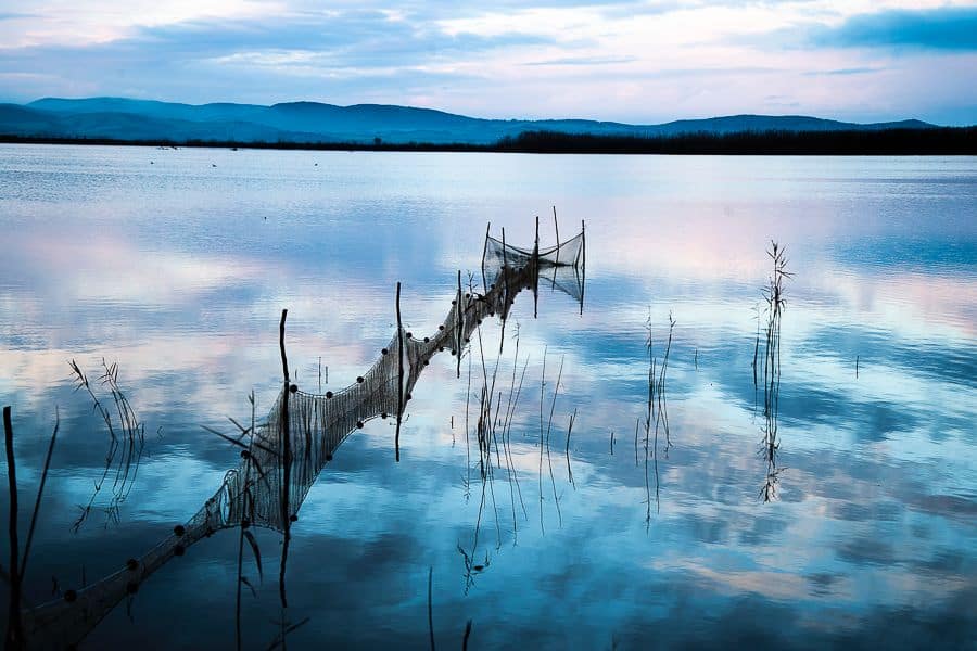 Reti da pesca tipiche nello stagno di S Ena Arrubia