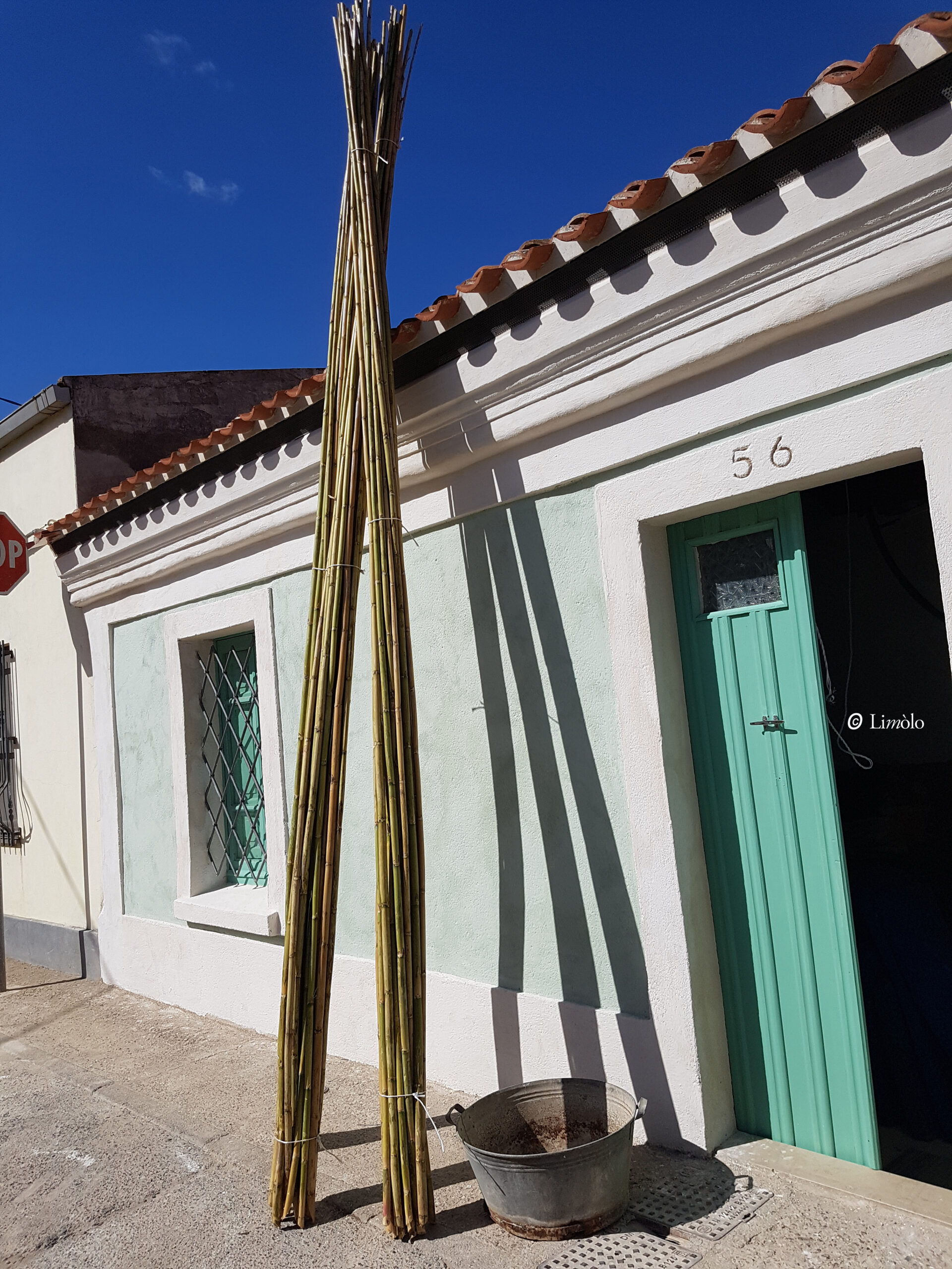 Esterno di una facciata di una casa campidanese in terra Cruda | Limòlo Eco Hotel in sardegna, Bed and Breakfast a Cabras