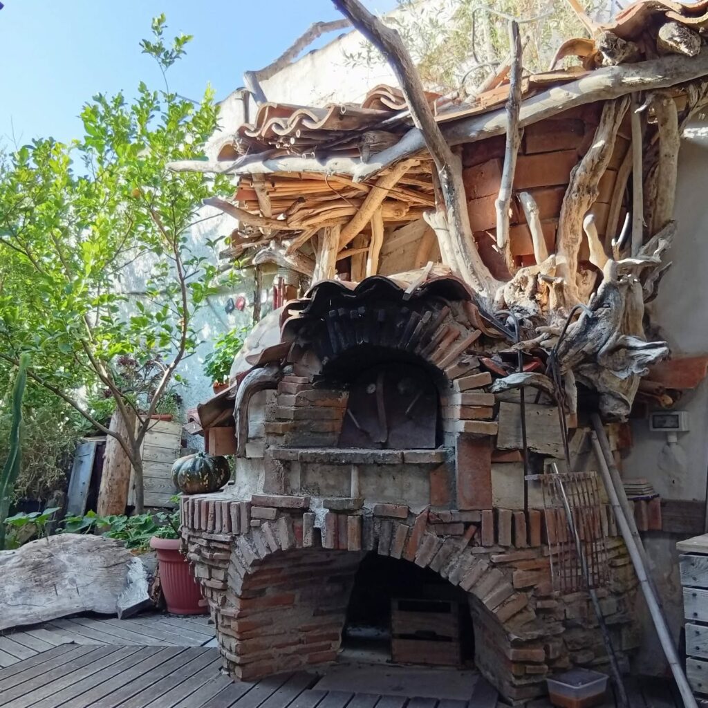 Instagram post from limolo.house. This post is in position 4.