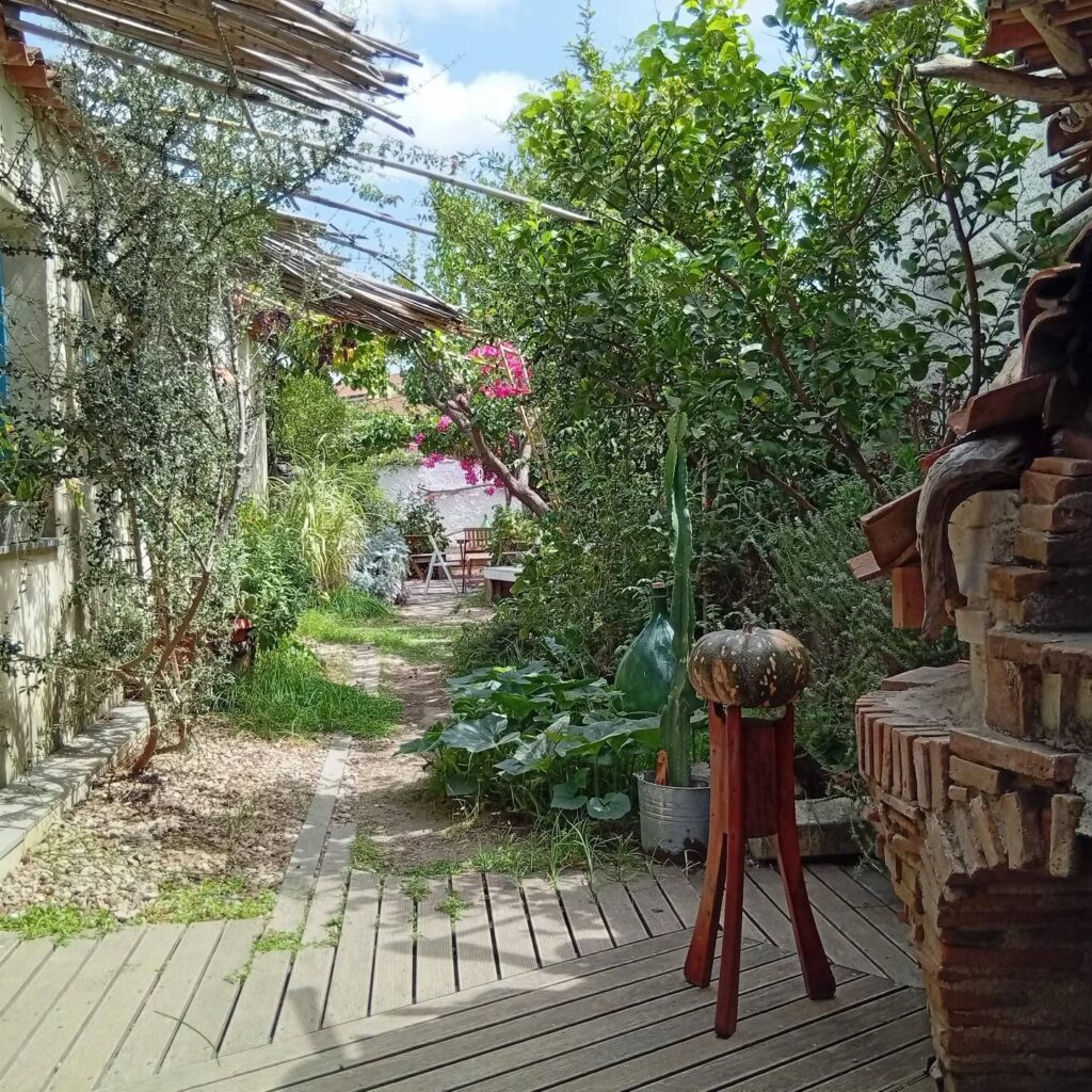 Instagram post from limolo.house. This post is in position 3.