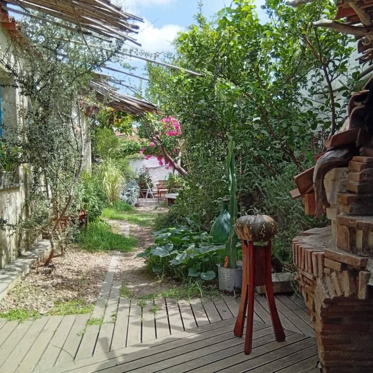 Instagram post from limolo.house. This post is in position 4.